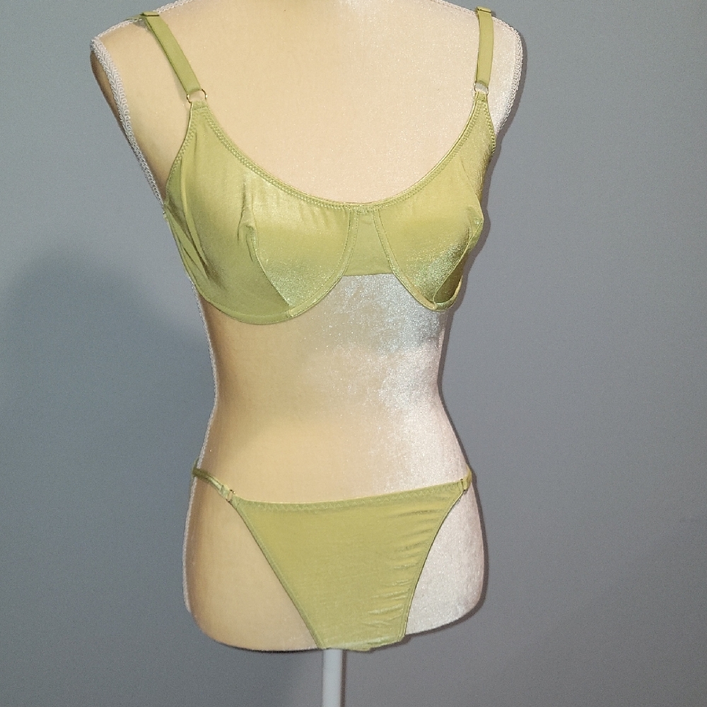 Victoria's Secret Light Green Bra Set